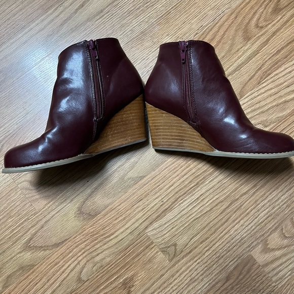 EUC Sociology Dark Rum Booties - Picture 4 of 12